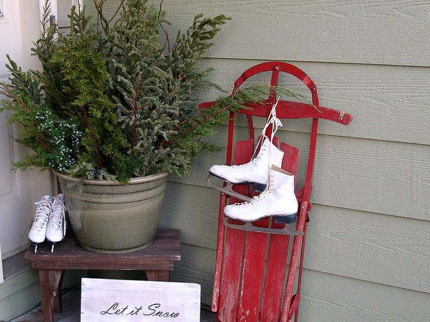 Christmas or winter front porch or stoop decorating idea.