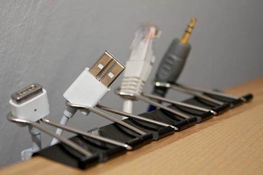 Control Your Cables: Repurpose your binder clips. So smart!!! love this cords ge