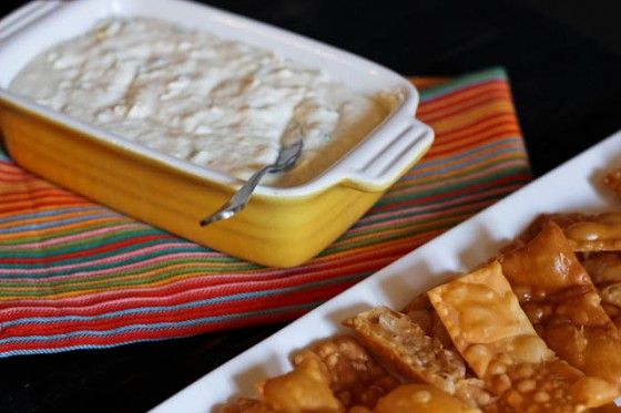 Crab Rangoon dip and wonton chips. Um, is this real life? I have to make this!