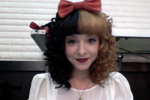 Crazy awesome hairdo sported by Melanie Martinez who was just on the Voice. I am