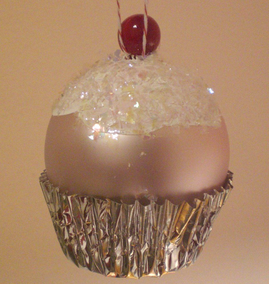 Cupcake ornament too cute!