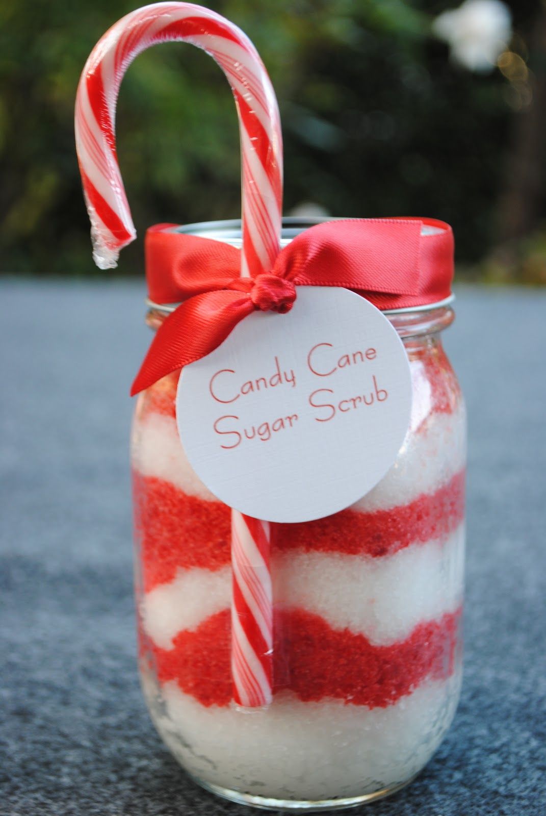 DIY candy cane sugar scrub – so cute for Christmas gifts!