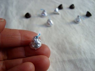 Elf leaves miniature kisses (made from chocolate chips)