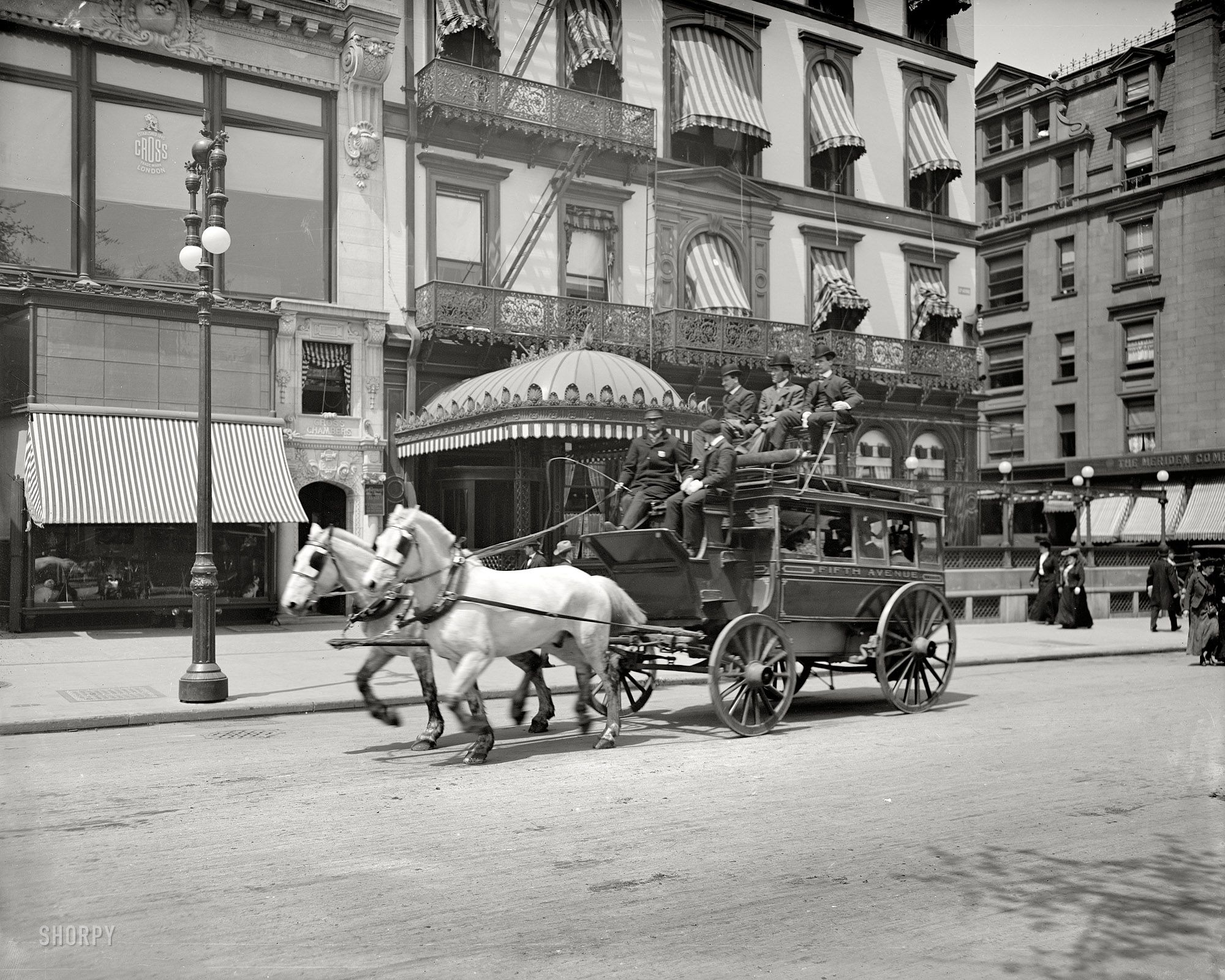 Fifth Avenue. 1900.