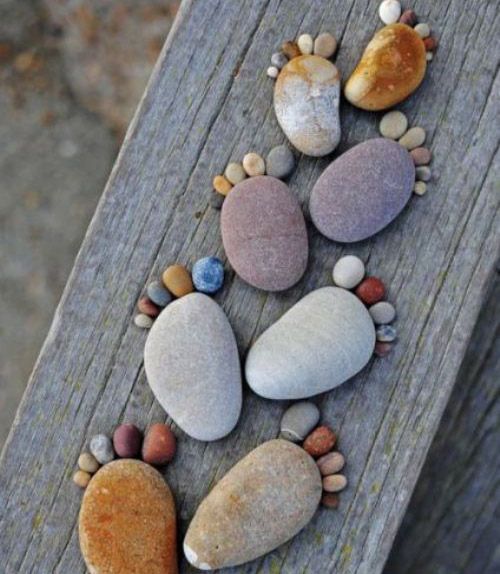 Footsteps-  woould make cute garden stepping stones!!