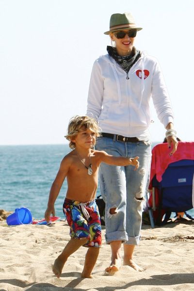Gwen Stefanis beach day with her sons