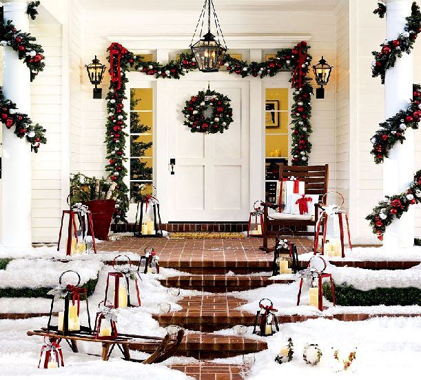 Modern White Outdoor Christmas Decorating Idea