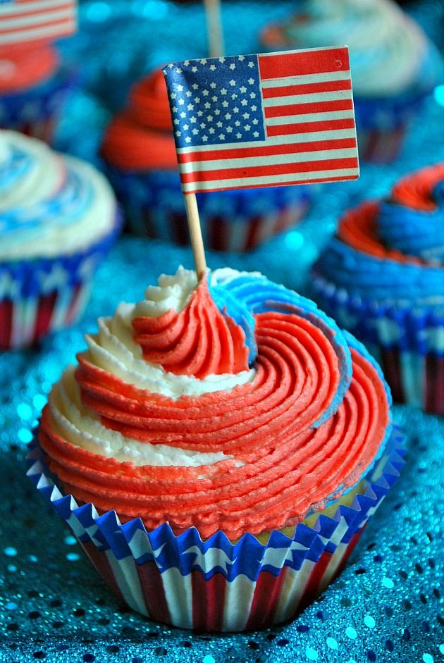 Red, White and Blue Cupcakes  @Suzanne | You MadeThat?