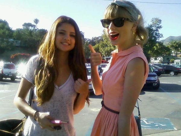 Selena Gomez Hangs With Taylor Swif