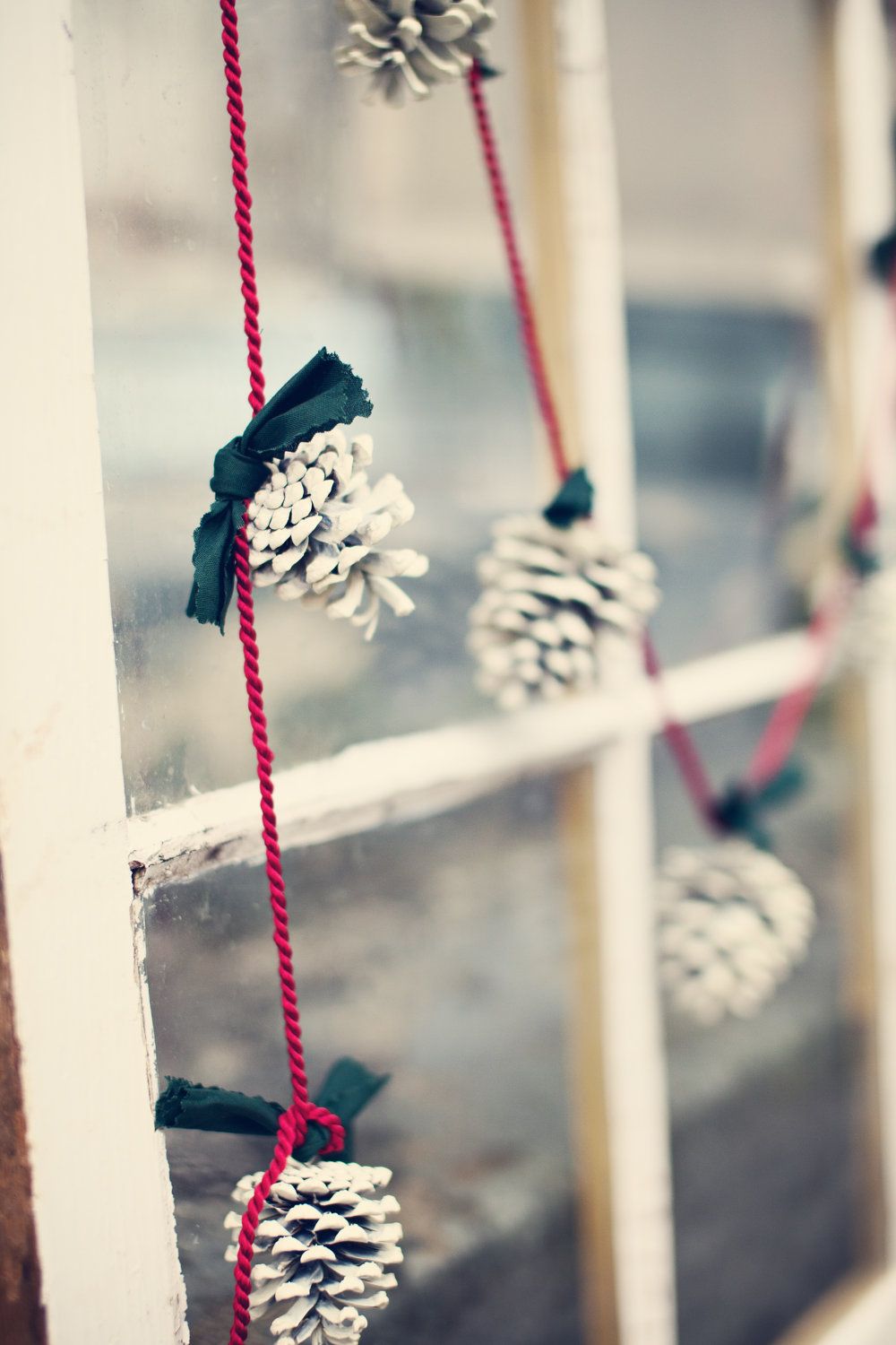 White Pinecone Garland, this would be easy to make!