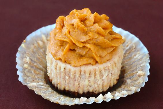 cinnamon cheesecake with pumpkin pie frosting. thanksgiving desserts