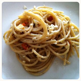 easy olio e aglio pasta for one (oil and garlic pasta) single serve italian