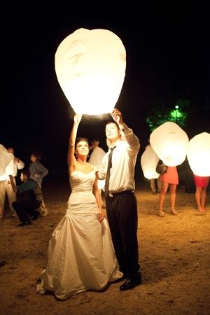lanterns….I want to do this at my wedding!