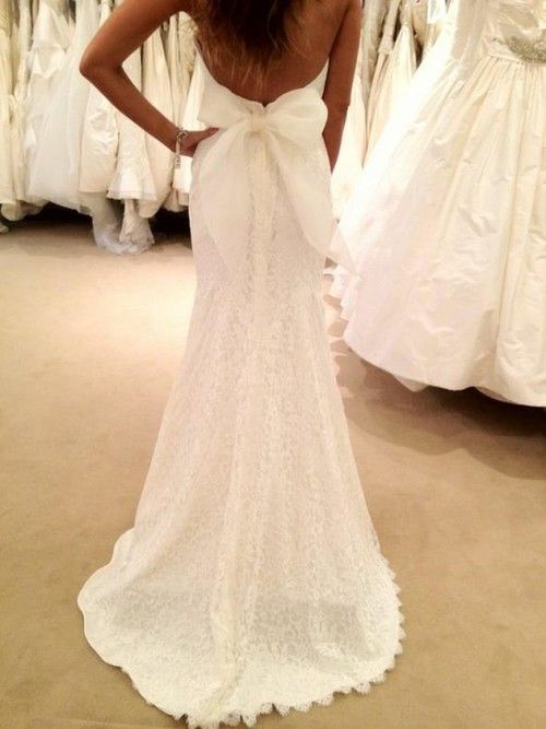 wedding dress: bow