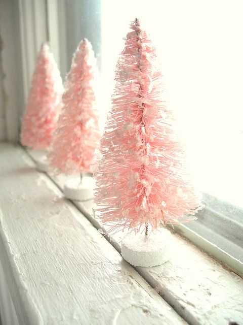 Add a bit of charm to the holidays with these DIY bottle brush trees. #cydconver