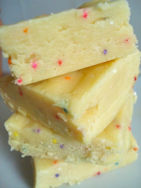 Cake Batter Fudge – Uses Yellow Cake Mix & Is Super Easy & only 10 Mins!