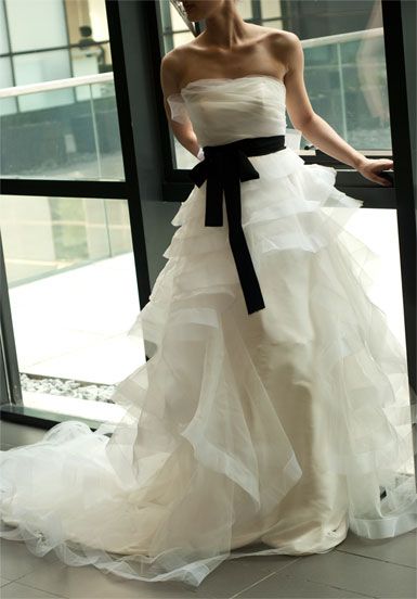 Chic sleeveless ball gown floor-length bridal gowns,wedding dress