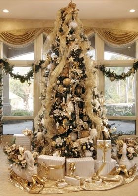 Gold and Cream Christmas Tree. I love a gold themed tree!