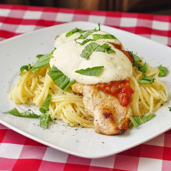 Grilled Chicken Spaghetti Margherita – here's a quick, easy dinner idea that