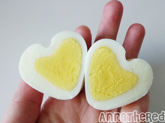 How make a heart shaped egg ♥ by AnnaTheRed, via Flickr