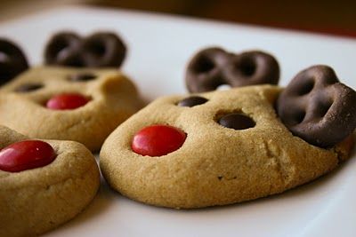 I want to remember this at Christmas! Reindeer cookies.