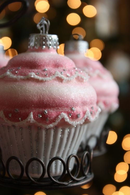 @Katiesheadesign Likes –> #Cupcakes   Christmas ornament cupcakes…if there