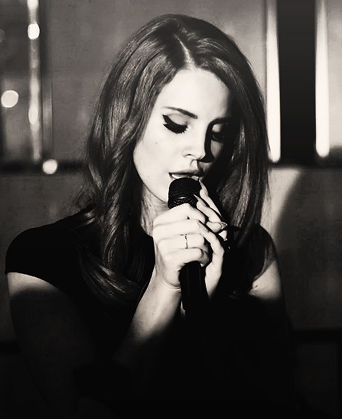 Lana Del Rey  gorge pic