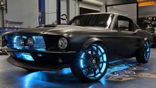 Microstang: Microsoft helps build a custom Mustang packed with Windows 8 and Kin