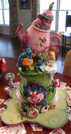 One of the most amazing cakes I have ever seen. Unbelievable Disney Alice in Won