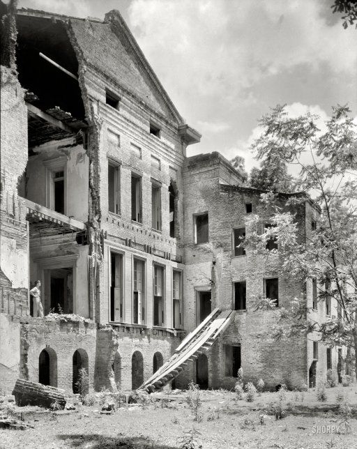 Rear of the "Belle Grove" mansion in Louisiana. 1938