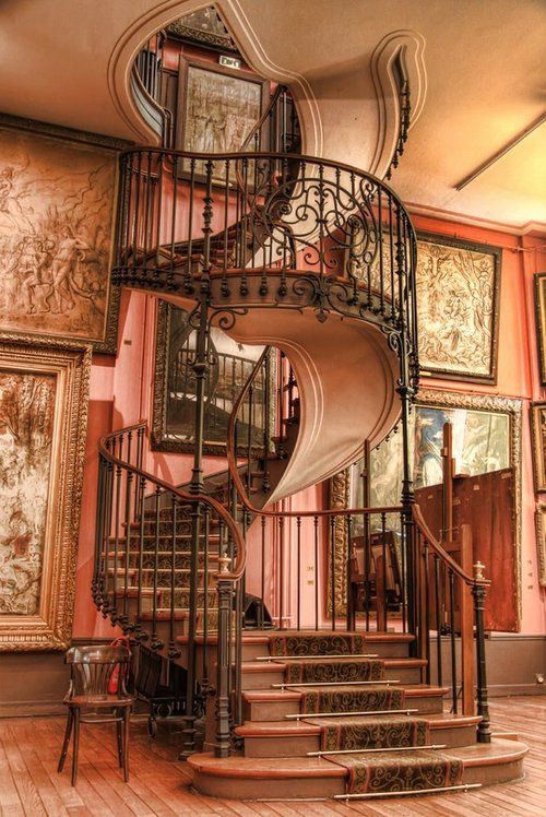 Spiral staircase to-die-for