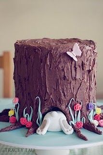 This is so cute! Would be cute w a bear butt then turned into a grooms cake