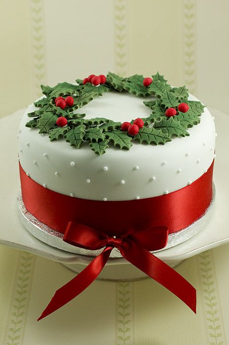 classy christmas cake ~ Wreath cake