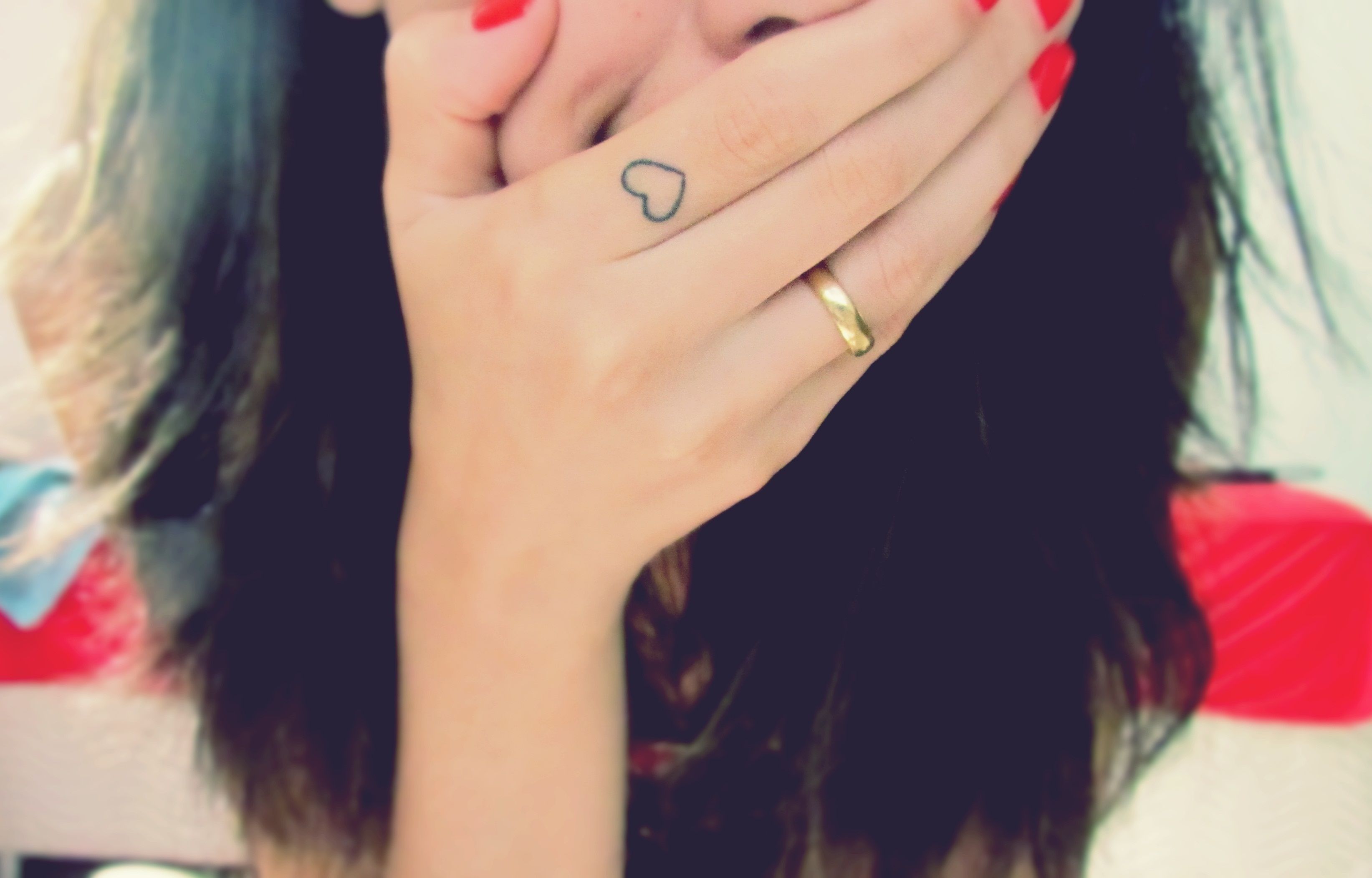 finger tattoo – heart