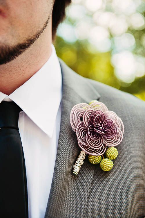 groom vintage boutineer – neat idea!