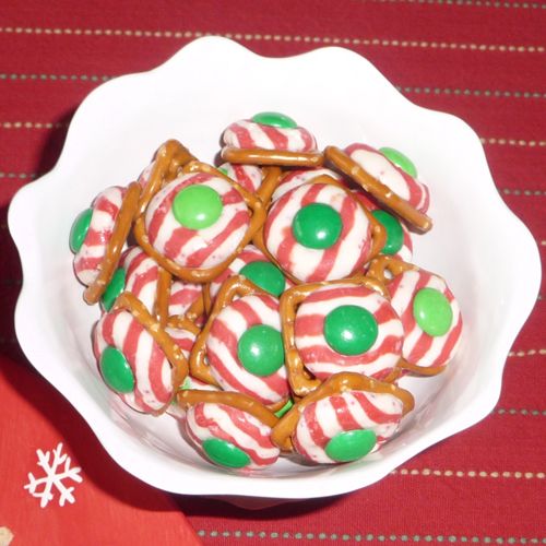 peppermint kiss pretzels