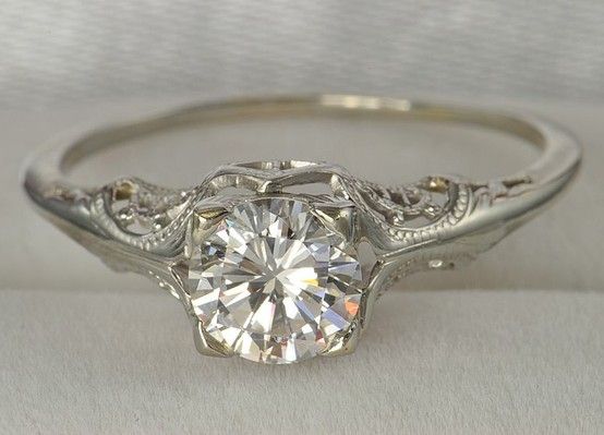 single diamond vintage ring.