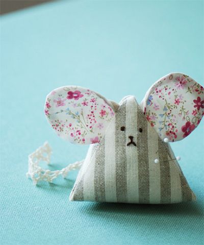 DIY Mouse Pincushion and More Simple Sewing Projects
