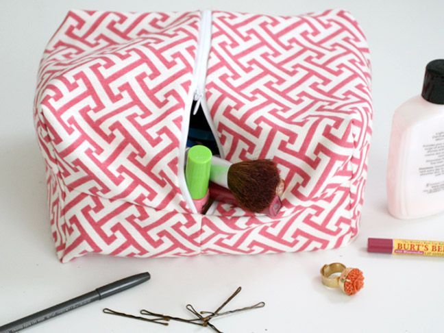 DIY make up bag…actually one of my favorite sewing projects thus far. Super ea