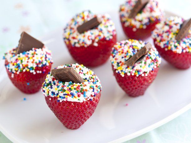 Frosting-Stuffed Strawberries: 18 large fresh strawberries, hulled   1/4 cup Bet