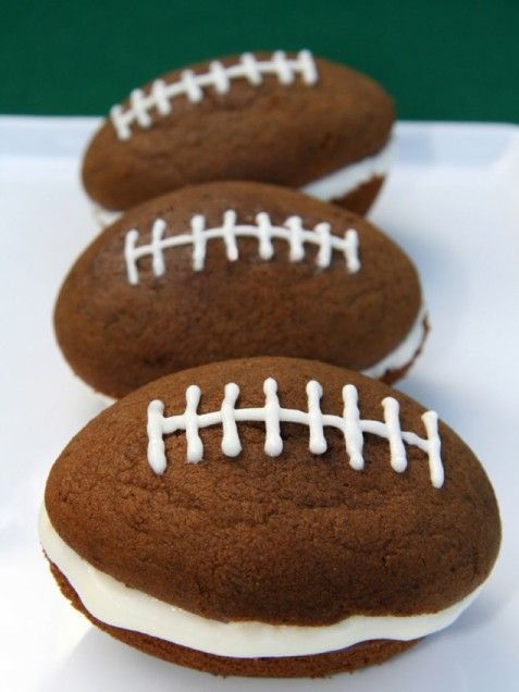 Great slideshow of sports cakes for your kids! #Football #Cake #Birthday