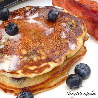 Fluffy Pancakes – our favorite recipe!