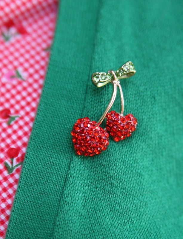 I ♥ cherries – and cherry brooches!  #vintage #fashion #cherries #1950s #b