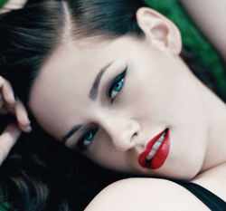 Kristen Stewart wears a retro makeup look: cat-eye eyeliner and very red lipstic