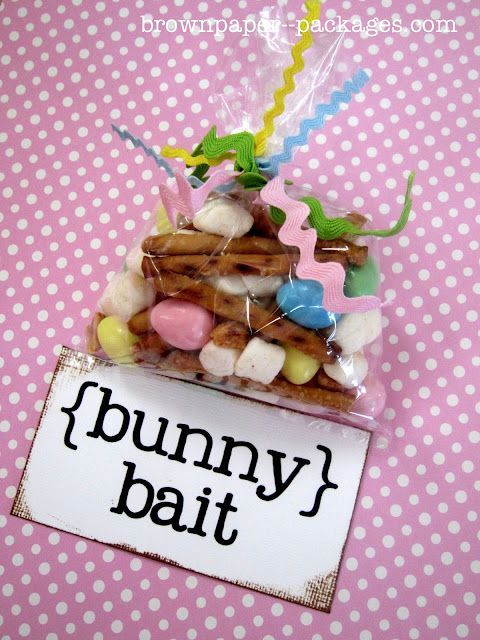 This fun mix is perfect to munch on during any Easter gathering–as favors, in a