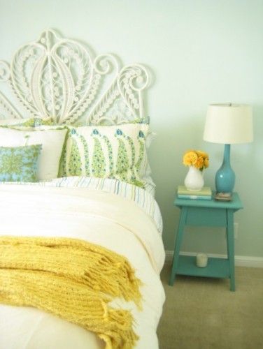 Turquoise, green, yellow, and white combination. Love this color combo! Now if o