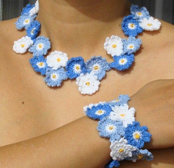 blue and white crocheted flower necklace and bracelet (on Etsy)