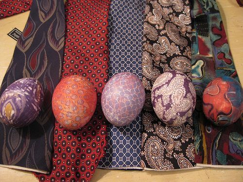 eggs dyed with silk ties, with very little mess to clean up