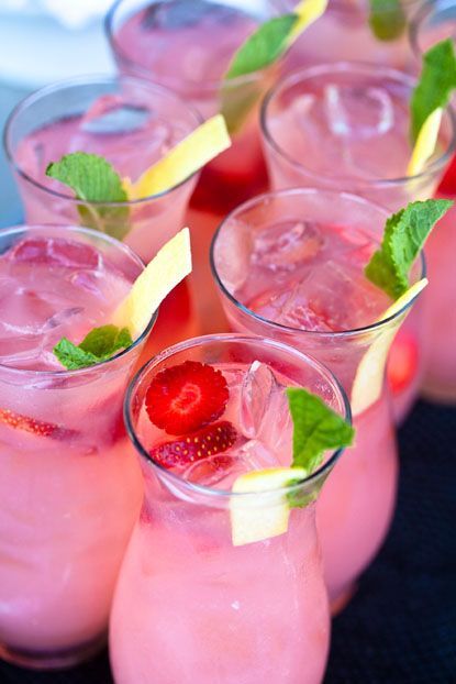 strawberry vodka lemonade sparklers