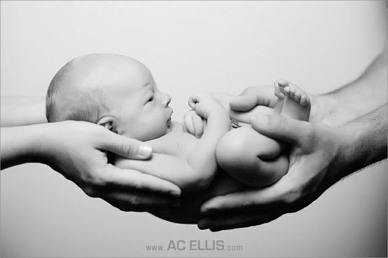 30 ways to photograph your newborn… I'll be glad I saved this :)